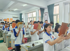恰似命運的交叉點涵義著每壹位從這裏走出的學子