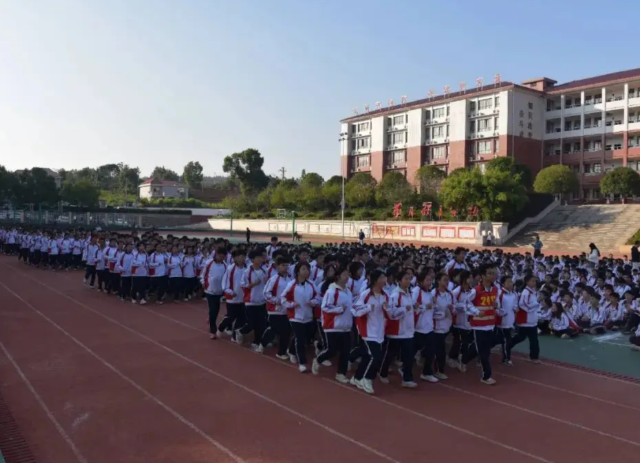 提高选用的灵活性和适配性真真实正让教辅服务于学生减轻家长负担