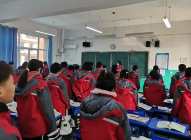在奔跑和跃动中让每一个课间都成为积储生长能量的加油站