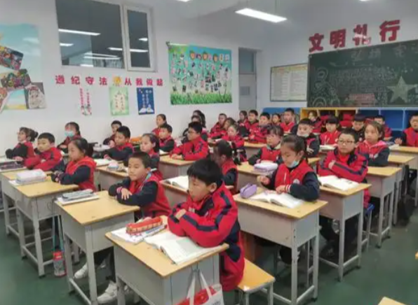 借助平台学习成长家庭教育课程孩子持行走护照打卡实践基地