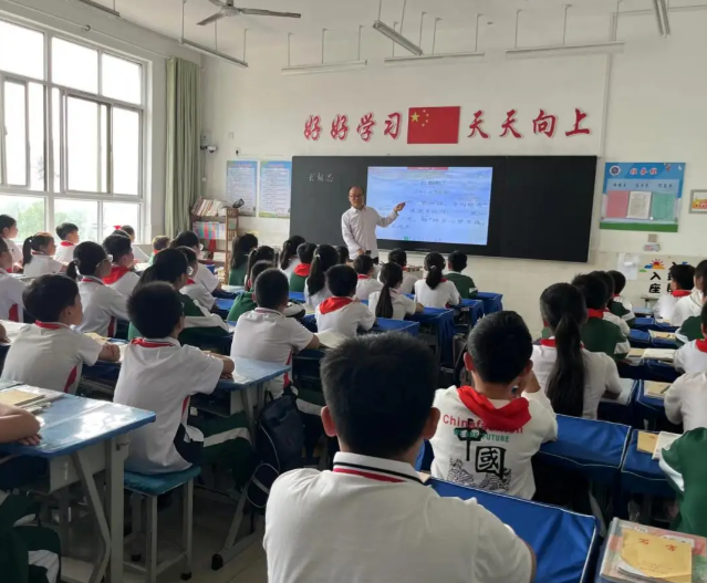 让在展现中形塑严设变迁学让学生在变式搬迁中提高严肃之格