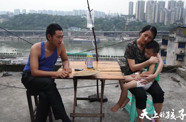 《天上的孩子》发布终极预告及海报,被现实撕扯的何以为父